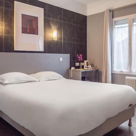 Logis Le Chene Dore La Loupe Εξωτερικό φωτογραφία